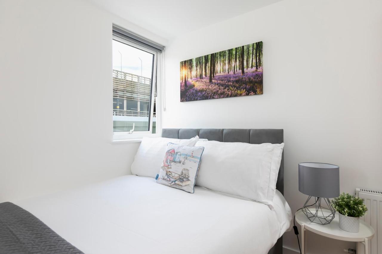 Skyvillion - 4 Bed Luxury Apartment With Balcony & Parking เอนฟิลด์ ภายนอก รูปภาพ