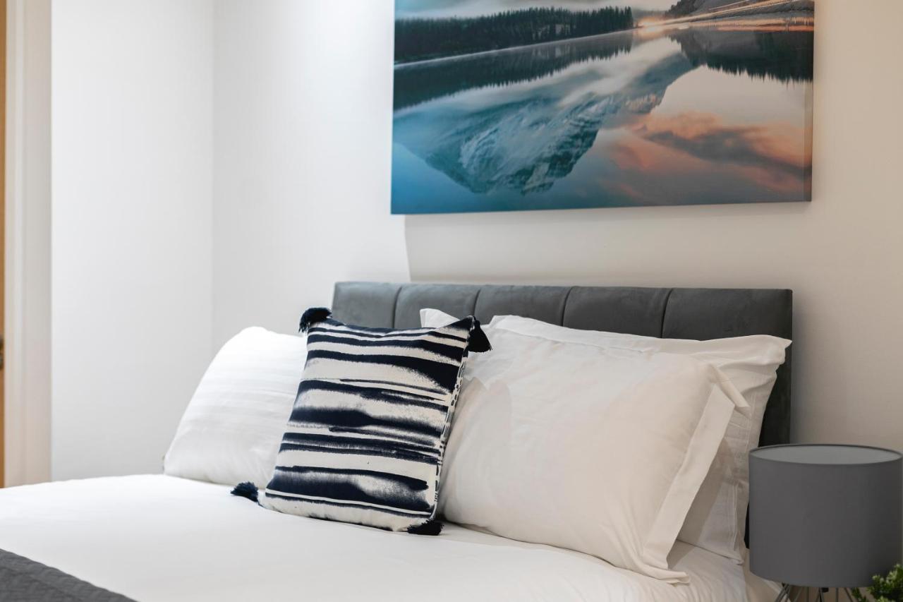 Skyvillion - 4 Bed Luxury Apartment With Balcony & Parking เอนฟิลด์ ภายนอก รูปภาพ