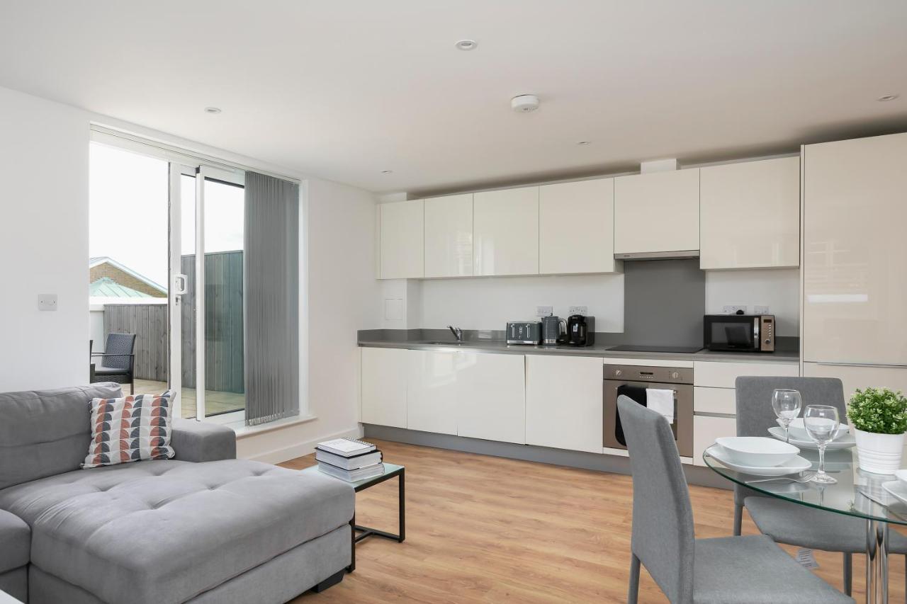 Skyvillion - 4 Bed Luxury Apartment With Balcony & Parking เอนฟิลด์ ภายนอก รูปภาพ